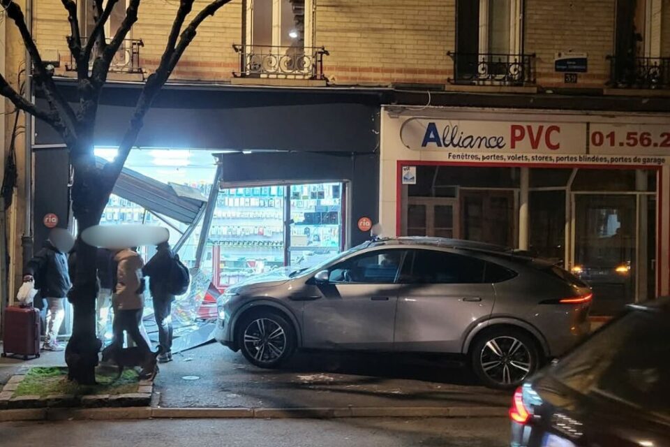 Dans la soirée, la police nationale et municipales se sont rendues sur place.